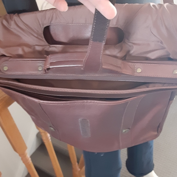 Vintage Unisex Brown Genuine Leather Crossbody Laptop/ Messenger Bag - Picture 8 of 8